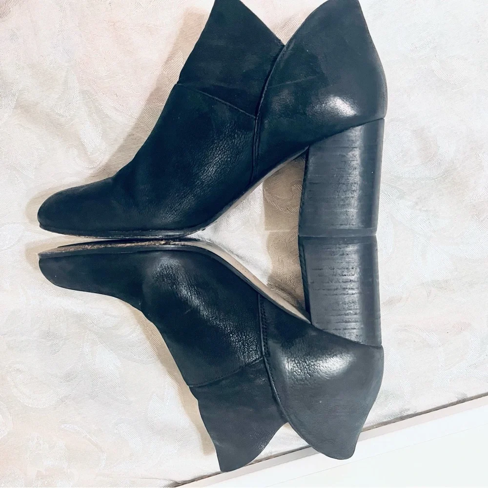 Eileen Fisher Black Nubuck Leather Heeled  Ankle Boots Sz 6